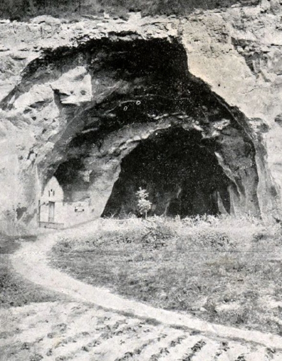 Ingang St. Pietersberg. Weg naar Canne.